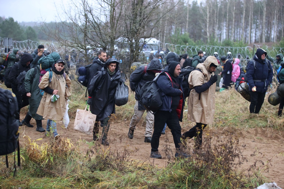 Migrants gather near a barbed wire fence in an attempt to cross the border with Poland in the Grodno region, Belarus, on November 8, 2021. File Photo / Reuters
