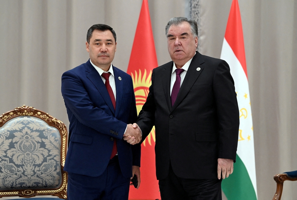File Photo: Kyrgyz President Sadyr Japarov (left) and Tajik President Emomali Rakhmon during a meeting on the sidelines of the Shanghai Cooperation Organization summit in Samarkand, Uzbekistan, on September 16, 2022. (Reuters)