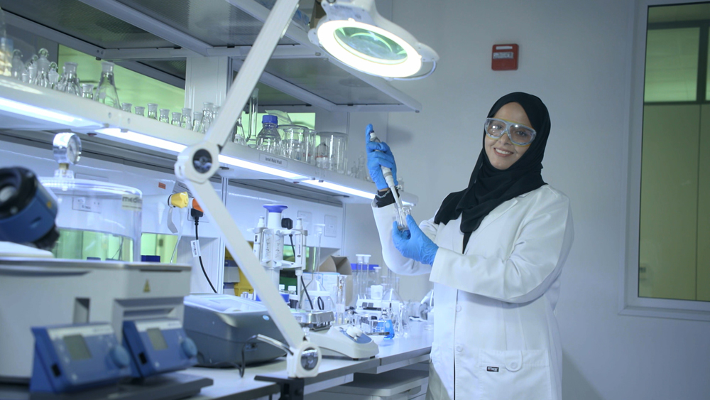 Sumaiya Said Sulaiman Al Siyabi, Stars of Science Season 14 contestant, testing her Remediation and Disposal of Micro-Plastics project.
