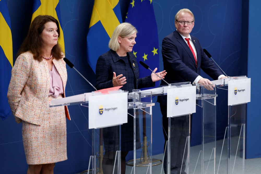 Swedish Foreign Minister Ann Linde, Prime Minister Magdalena Andersson and Defense Minister Peter Hultqvist hold a news conference about the gas leak in the Baltic Sea from Nord Stream, in Stockholm, Sweden, on September 27, 2022. TT News Agency/Fredrik Persson via REUTERS 