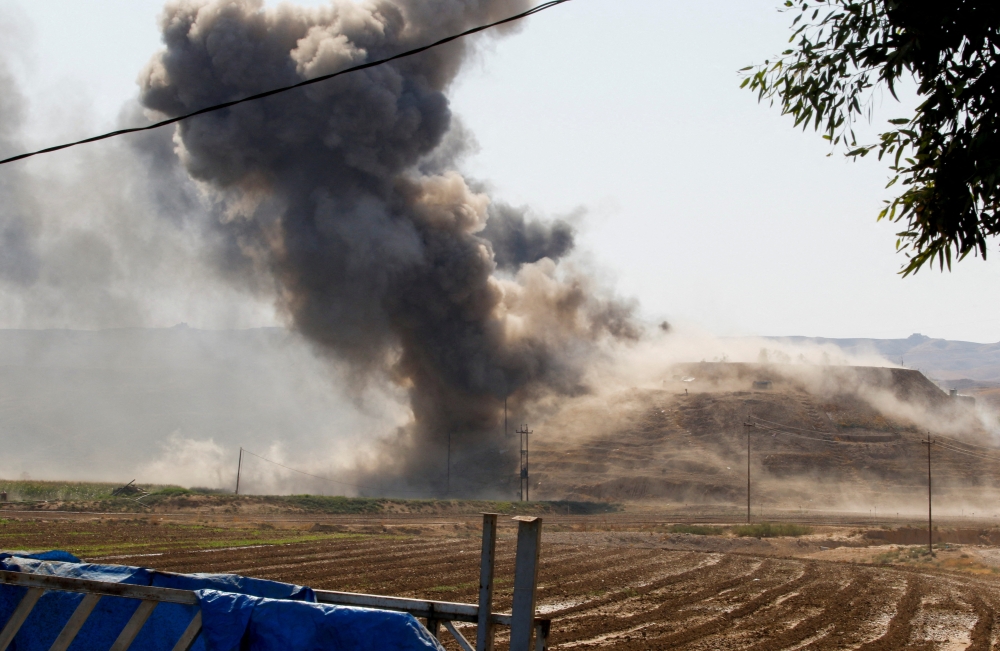 Smoke rises from the Iraqi Kurdistan headquarters of the Kurdistan Freedom Party (PAK), after Iran's Revolutionary Guards' strike on the outskirts of Kirkuk, Iraq, on September 28, 2022. REUTERS/Ako Rasheed REFILE-CORRECTING PARTY
