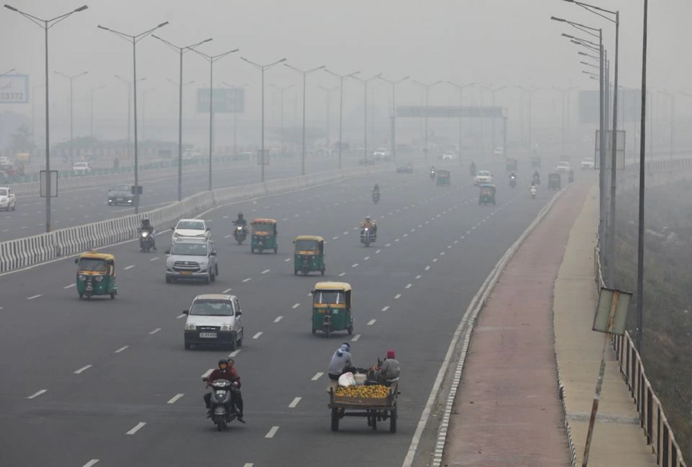 Vehicles are seen on a highway on a smoggy morning in New Delhi, India, December 2, 2021. REUTERS/Anushree Fadnavis
