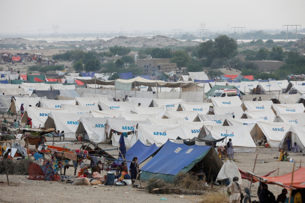 A view shows tents of the displaced people, following rains and floods during the monsoon season in Sehwan, Pakistan September 14, 2022. REUTERS/Akhtar Soomro/File Photo