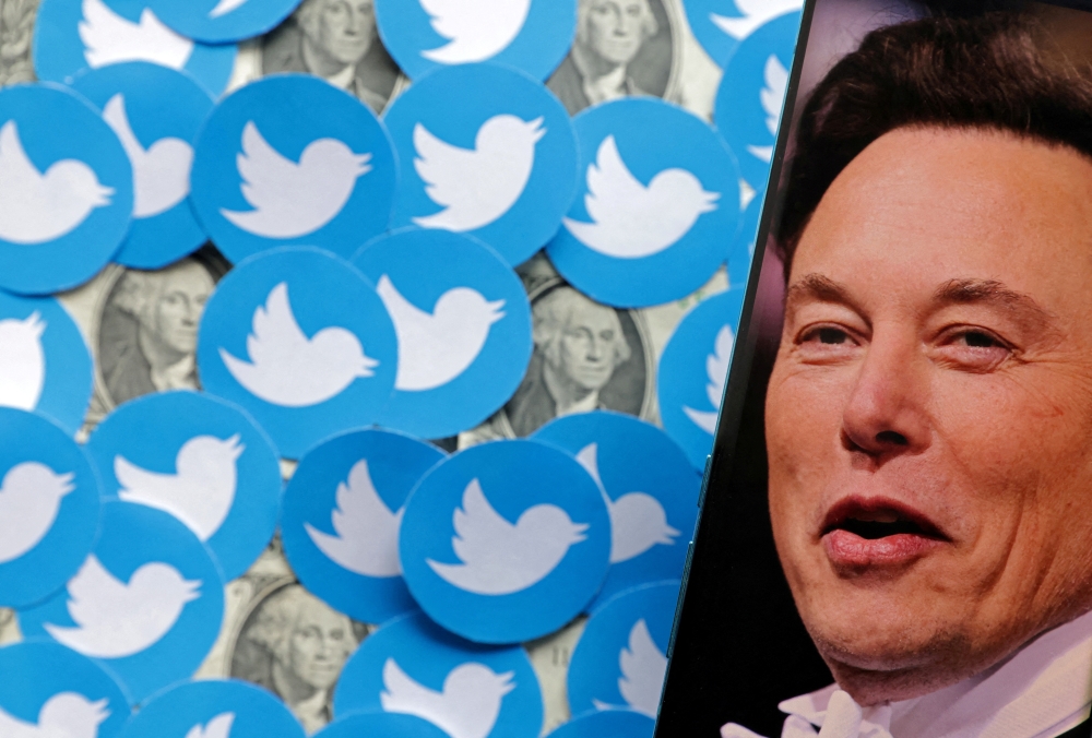 Elon Musk photo, Twitter logos and US dollar banknotes are seen in this illustration, August 10, 2022. (REUTERS/Dado Ruvic)
