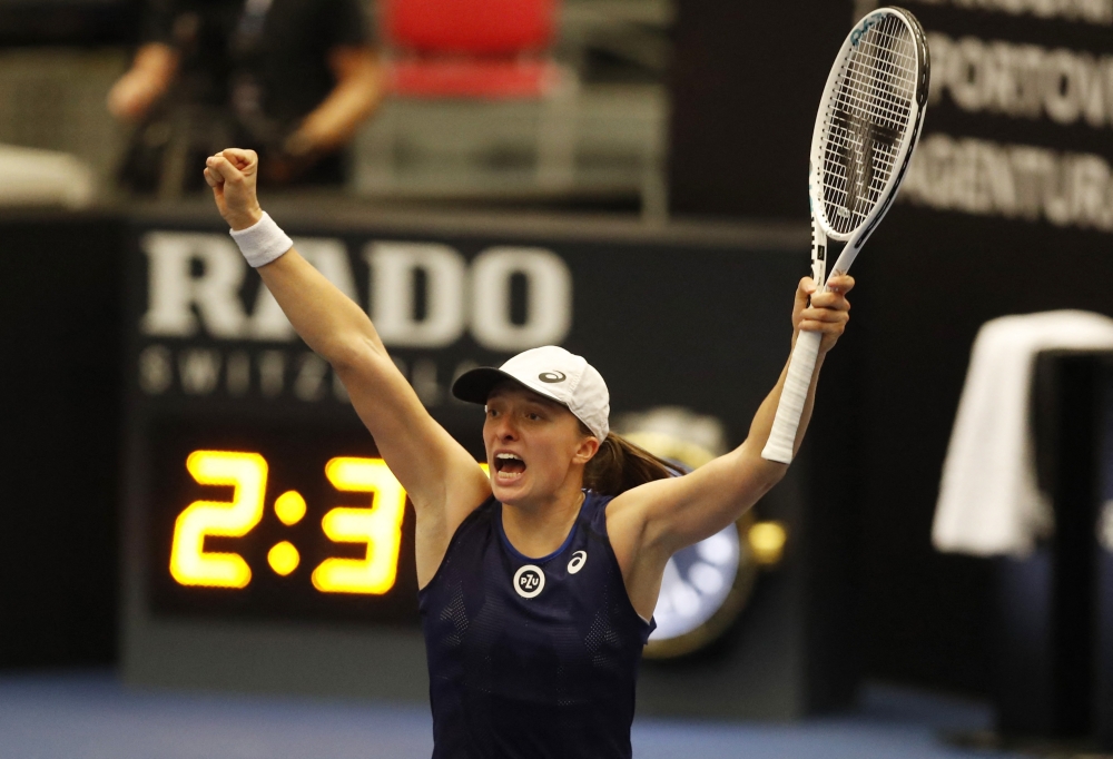 Poland's Iga Swiatek celebrates winning her semi final match against Russia's Ekaterina Alexandrova at the Ostrava Open at CEZ Arena in Ostrava, Czech Republic, on October 8, 2022.  REUTERS/David W Cerny
 