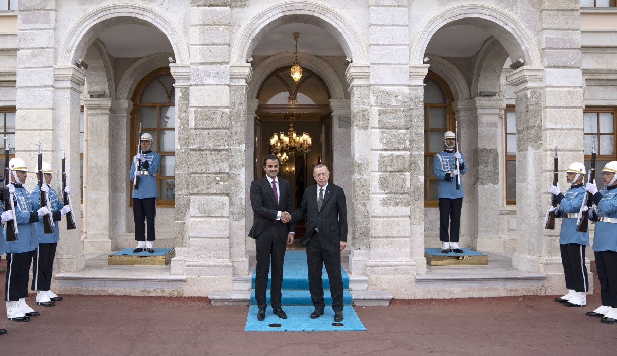 Amir H H Sheikh Tamim bin Hamad Al Thani and President of Turkiye H E Recep Tayyip Erdogan during a reception at Dolmabahce Palace, Istanbul, on Friday.