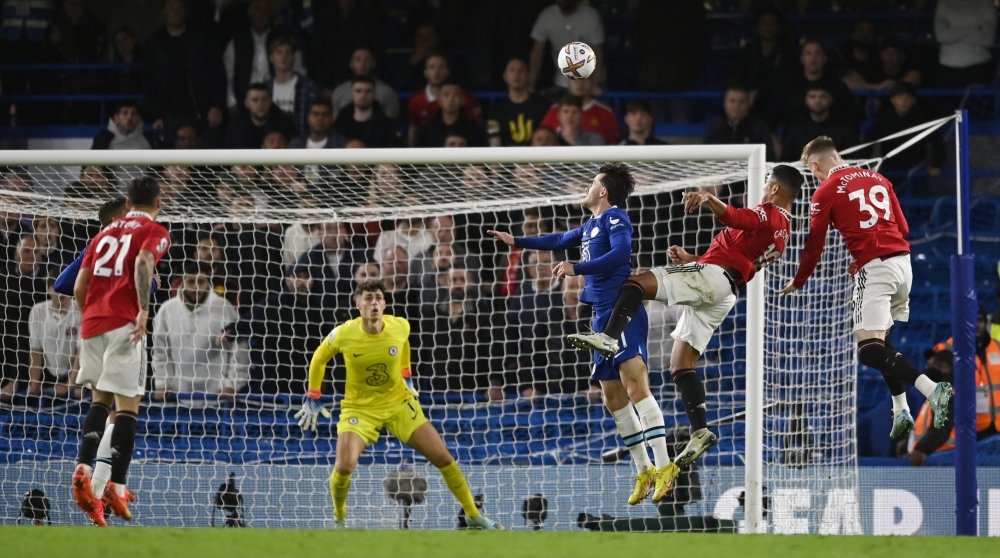 Manchester United's Casemiro scores the equalizer during the EPL match against Chelsea at the Stamford Bridge in London on October 22, 2022.  REUTERS/Tony Obrien