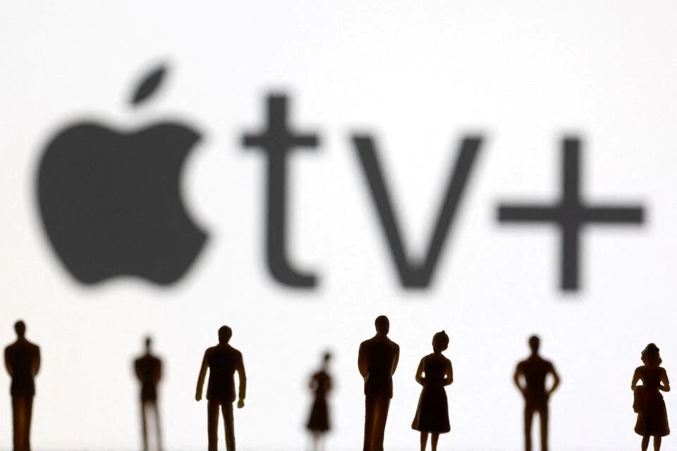 Toy figures of people are seen in front of the displayed Apple TV + logo, in this illustration taken on January 20, 2022. File Photo / Reuters


