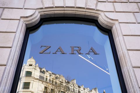 A building is reflected in the window of a Zara clothes store, part of the Spanish Inditex group, in Bilbao, Spain, November 30, 2021. (REUTERS/Vincent West)