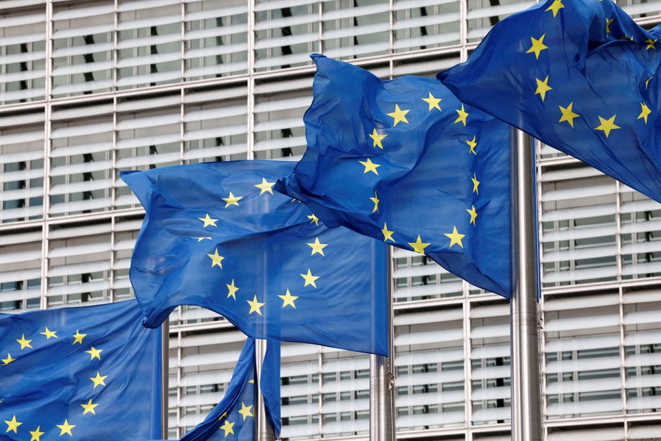 European Union flags flutter outside the EU Commission headquarters in Brussels, Belgium, September 28, 2022.  File Photo / Reuters
