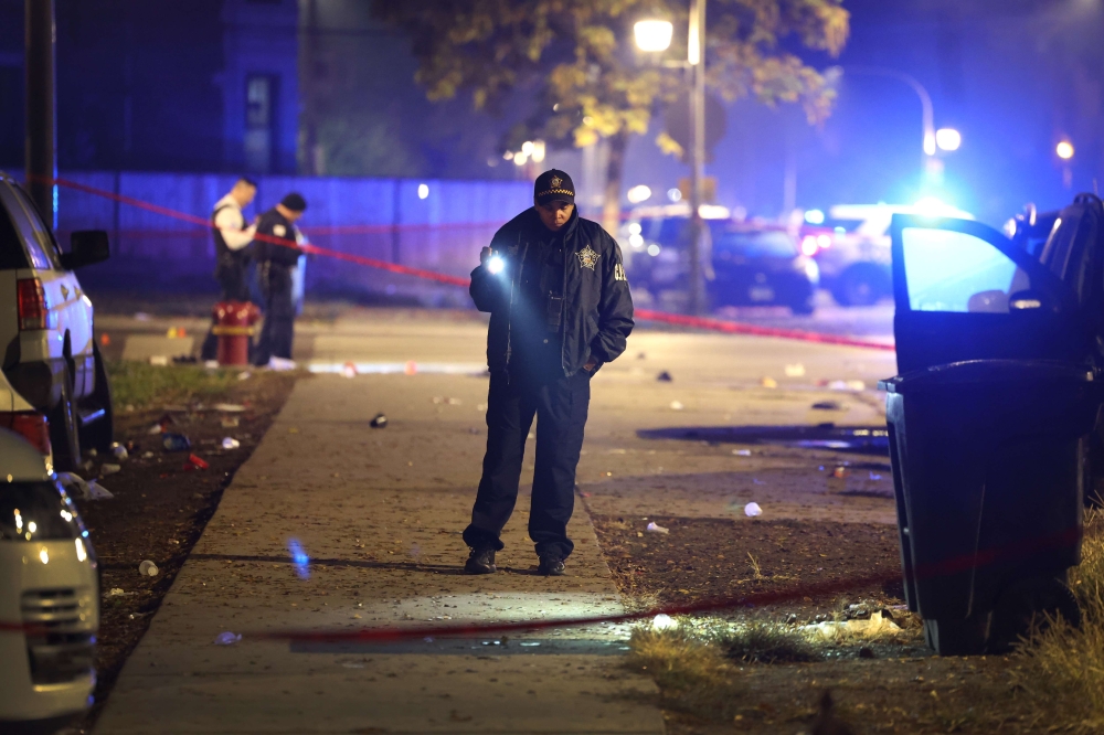 Police investigate the scene where as many as 14 people were reported to have been shot on October 31, 2022 in Chicago, Illinois. Scott Olson/Getty Images/AFP