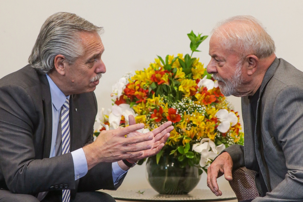 In this hanodut picture released by the Argentinian Presidency, Argentine President Alberto Fernandez (L) and Brazilian President-elect Luiz Inacio Lula Da Silva speak during a meeting in Sao Paulo, Brazil, on October 31, 2022.  (Photo by ESTEBAN COLLAZO / Argentinian Presidency / AFP)