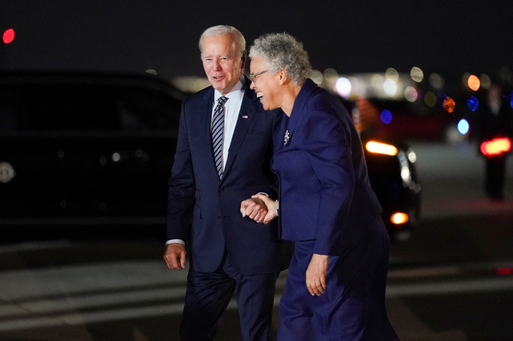 US President Joe Biden and Toni Preckwinkle, President of the Cook County Board of Commissioners, walk as he arrives for campaign events ahead of the midterm elections, at Chicago O'Hare International Airport in Chicago, Illinois, US, November 4, 2022. REUTERS/Kevin Lamarque
 