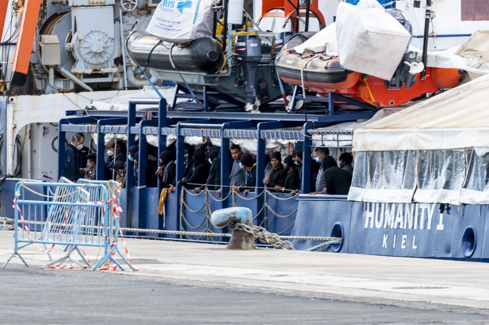 Migrants the rescue ship 