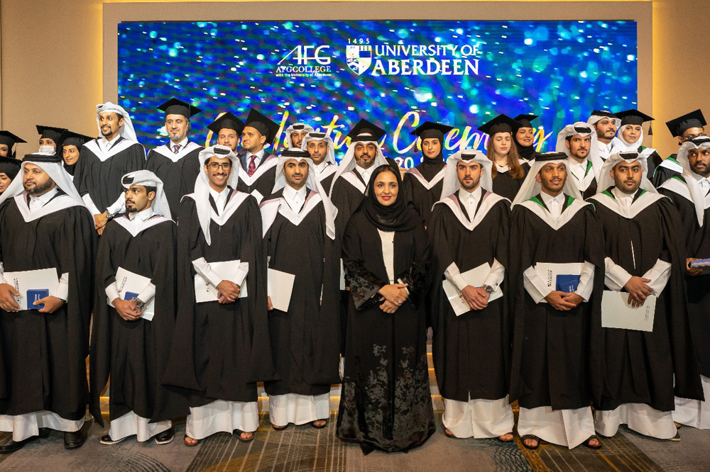 Dr. Sheikha Aisha bint Faleh Al Thani, Chairperson of Al Faleh Educational Holding, with the graduates.