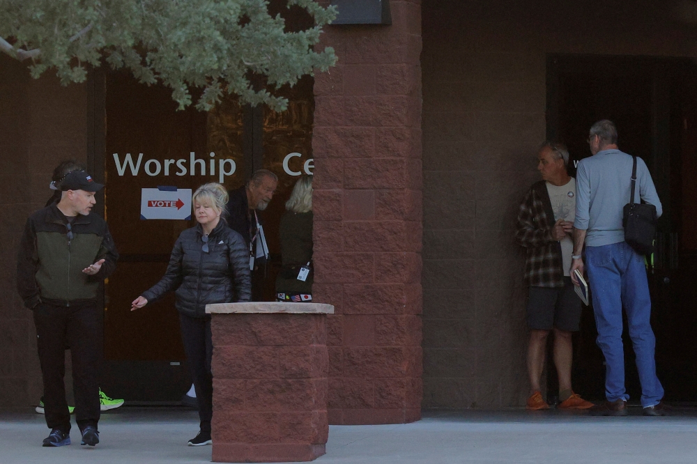 Voters wait in line to cast their ballots in the midterm elections in Phoenix, Arizona, US, November 8, 2022. REUTERS/Brian Snyder
