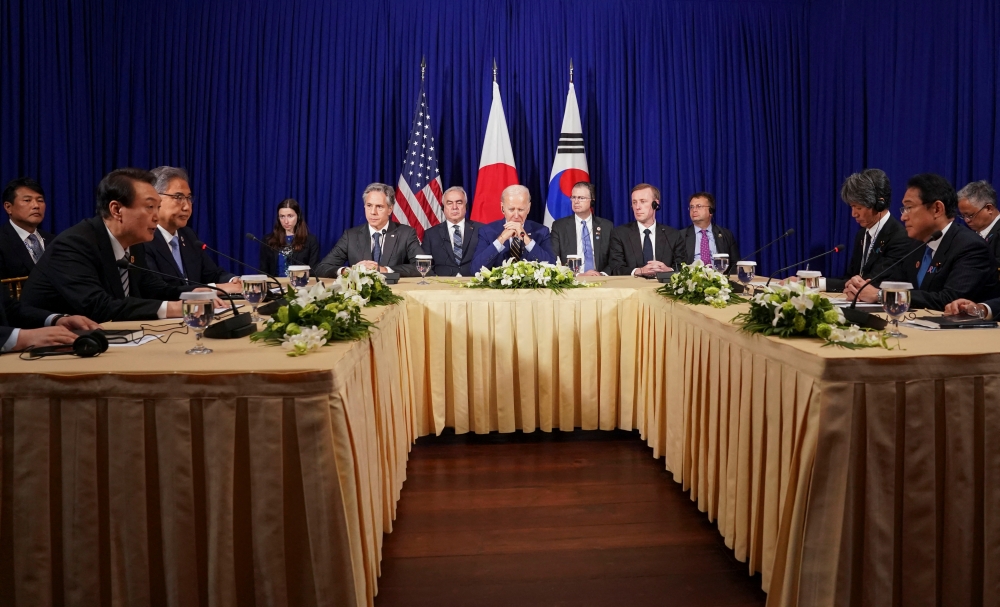 US President Joe Biden attends a trilateral meeting with South Korean President Yoon Suk-yeol and Japanese Prime Minister Fumio Kishida (not seen), in Phnom Penh, Cambodia, on November 13, 2022. REUTERS/Kevin Lamarque
 