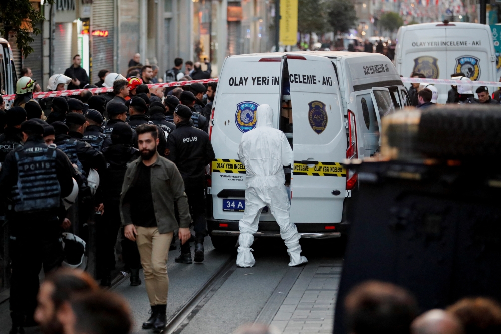 A forensic technician works after an explosion on busy pedestrian Istiklal street in Istanbul, Turkey, November 13, 2022. (REUTERS/Kemal Aslan)