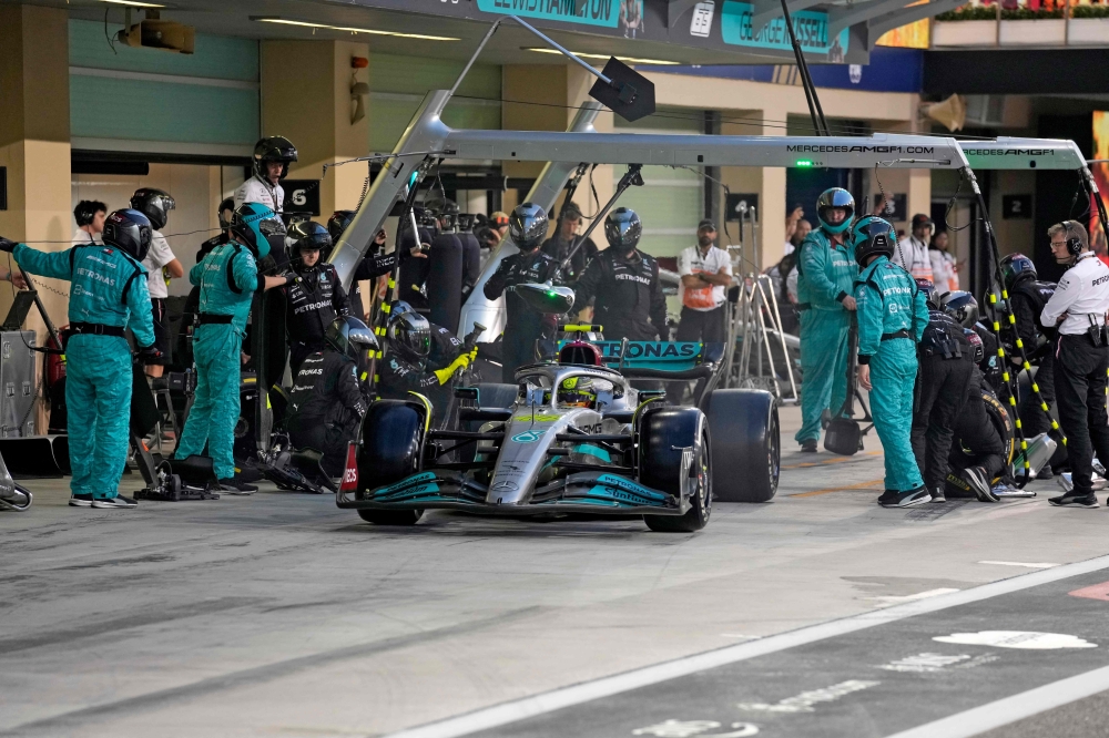 Mercedes' British driver Lewis Hamilton pits during the Abu Dhabi Formula One Grand Prix at the Yas Marina Circuit in the Emirati city of Abu Dhabi on November 20, 2022. (Photo by Kamran Jebreili / POOL / AFP)