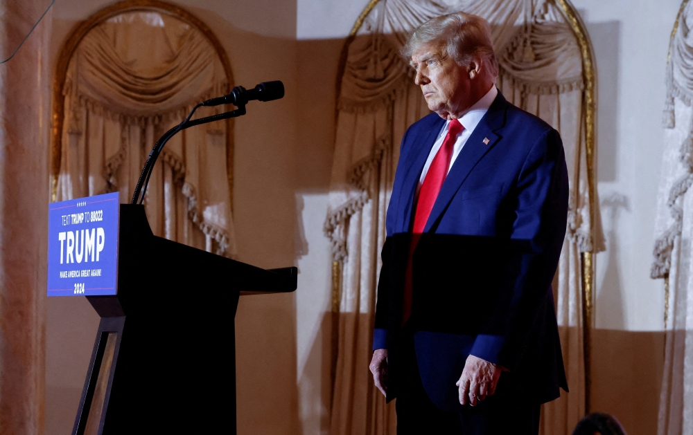 Former US President Donald Trump approaches the podium to announce that he will once again run for US president in the 2024 US presidential election during an event at his Mar-a-Lago estate in Palm Beach, Florida, US November 15, 2022. REUTERS/Jonathan Ernst/File Photo