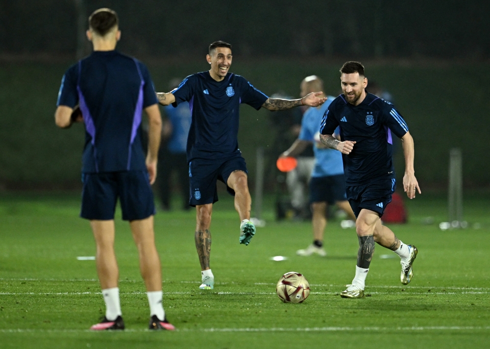 Argentina's Lionel Messi and Angel Di Maria during a FIFA World Cup Qatar 2022 training at the Qatar University Training Site 3, Doha, Qatar, on December 17, 2022.  REUTERS/Dylan Martinez
 