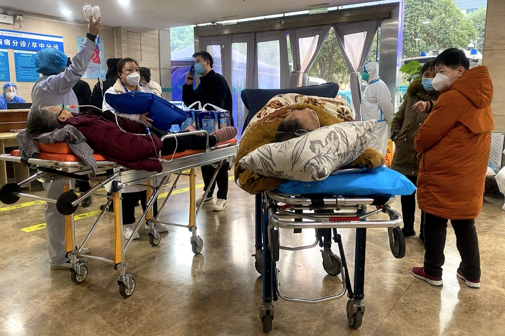 Covid-19 patients on stretchers in the emergency ward of the First Affiliated Hospital of Chongqing Medical University in China's southwestern city of Chongqing on December 22, 2022. (Photo by Noel Celis / AFP)