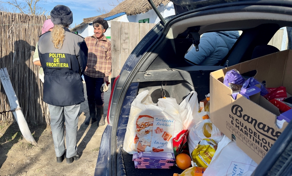 Romanian coast guard deliver Christmas presents to villagers at an unspecified location, along the Danube delta, Romania December 20, 2022. REUTERS/Anca Cernat NO RESALES. NO ARCHIVES.