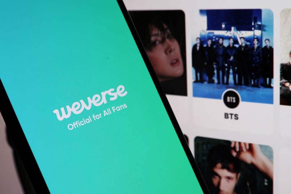 The logo of Weverse is seen in this illustration taken on December 21, 2022. REUTERS/Kim Hong-Ji/Illustration