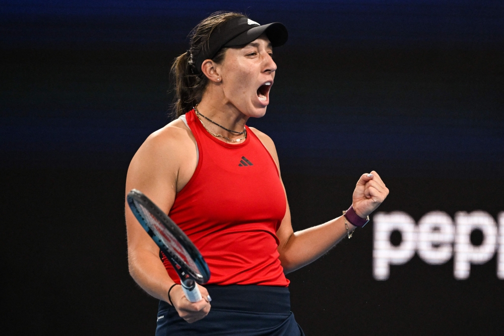 Jessica Pegula of the US celebrates her victory against Poland's Iga Swiatek during their women's singles match in the semi-final of the United Cup tennis tournament in Sydney on January 6, 2023. (Photo by Saeed Khan / AFP) 
