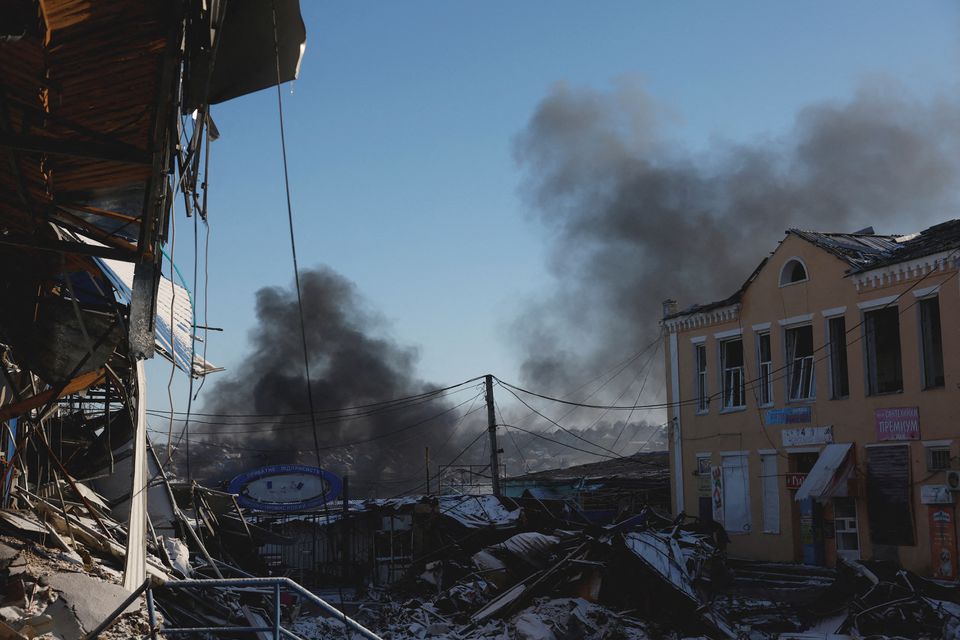 Plumes of smoke rise from a Russian strike during a 36-hour ceasefire over Orthodox Christmas declared by Russian President Vladimir Putin, as Russia's attack on Ukraine continues, from the frontline Donbas city of Bakhmut, Ukraine, on January 7, 2023. REUTERS/Clodagh Kilcoyne/File Photo
