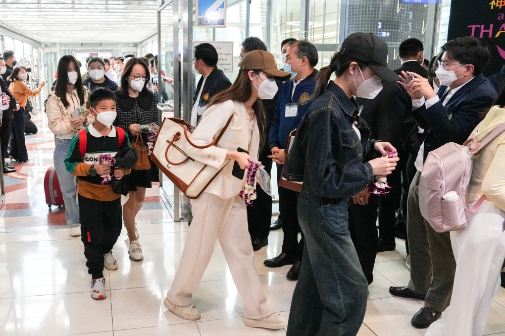 Passengers from China's Xiamen arrive at Bangkok’s Suvarnabhumi airport after China reopens its borders amid the coronavirus disease (COVID-19) pandemic, in Bangkok, Thailand, January 9, 2023. Reuters/Athit Perawongmetha