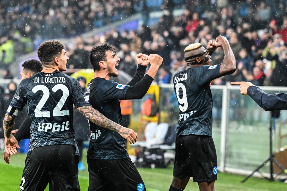  Napoli's Macedonian midfielder Eljif Elmas (C) celebrates with Napoli's Italian defender Giovanni Di Lorenzo (L) and Napoli's Nigerian forward Victor Osimhen after scoring a penalty during the Italian Serie A football match between Sampdoria and Napoli on January 8, 2023 at the Luigi-Ferraris stadium in Genoa. (Photo by Andreas SOLARO / AFP