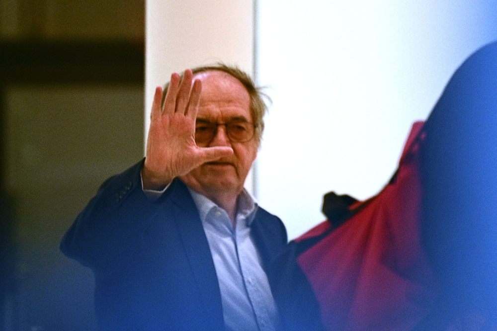 French Football Federation (FFF) President Noel Le Graet leaves the FFF headquarters after attending a hearing as part of a government audit of the federation in Paris, on January 10, 2023.(Photo by Christophe ARCHAMBAULT / AFP) 