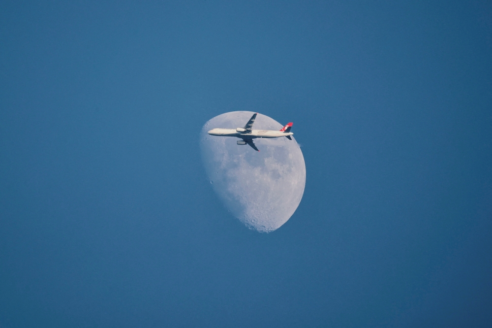 A Turkish Airlines Airbus A321-231 aircraft flies past the moon as it descends for Istanbul Airport in Istanbul, Turkey, January 1, 2023. (REUTERS/Yoruk Isik/File Photo)