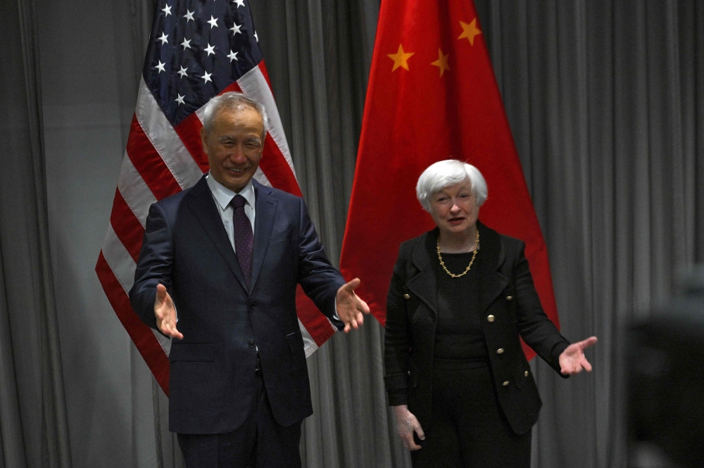 US Treasury Secretary Janet Yellen and Chinese vice-premier Liu He and their respective delegations wait ahead of their meeting in Zurich, on January 18, 2023. (Photo by SEBASTIEN BOZON / AFP)