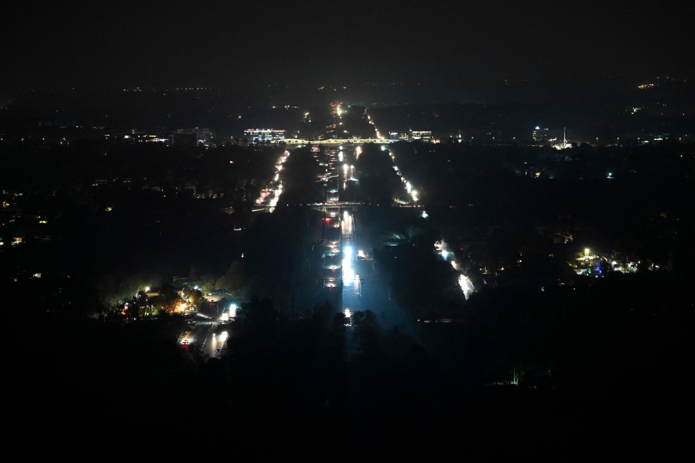 An aerial view shows Pakistan's capital Islamabad during a nationwide power outage on January 23, 2023. - A massive power breakdown in Pakistan on January 23 affected most of the country's more than 220 million people, including in the mega cities of Karachi and Lahore. (Photo by Aamir QURESHI / AFP)