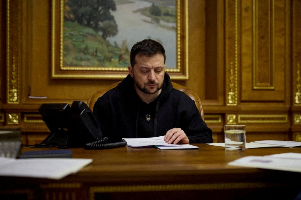 Ukraine's President Volodymyr Zelensky speaks with German Chancellor Olaf Scholz (not pictured) via phone line, amid Russia's attack on Ukraine, in Kyiv, Ukraine January 25, 2023. (Ukrainian Presidential Press Service/Handout via REUTERS)