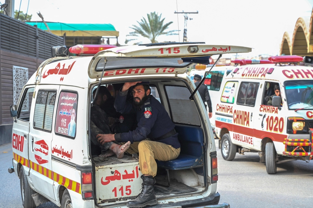 :TOPSHOT - An ambulance transports injured blast victims outside the police headquarters in Peshawar on January 30, 2023. - A blast at a mosque inside a police headquarters in Pakistan on January 30 killed and wounded worshippers, hospital officials said. (Photo by Abdul MAJEED / AFP)
