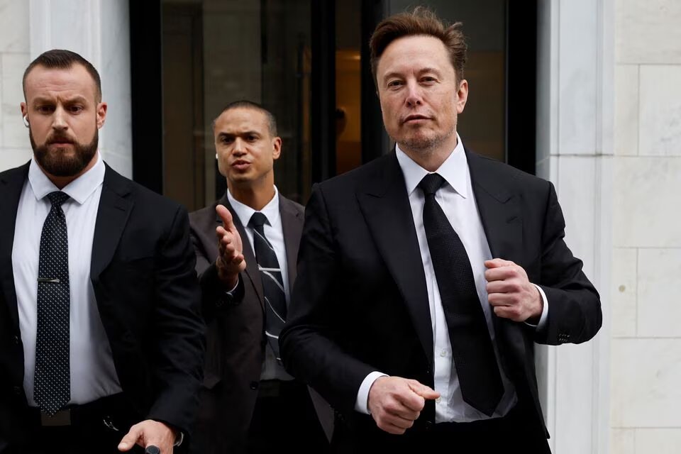 Tesla CEO Elon Musk and his security detail depart the company’s local office in Washington, US on January 27, 2023. REUTERS/Jonathan Ernst
