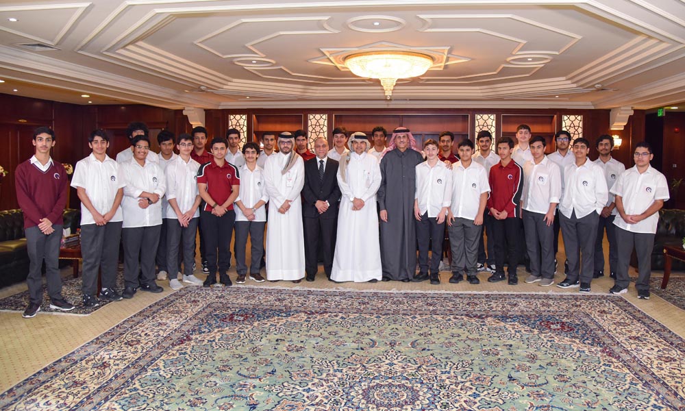QIIB Chairman H E Sheikh Dr. Khalid bin Thani bin Abdullah al Thani and QIIB Chief Executive Officer Dr. Abdulbasit Ahmed al Shaibei with the students. 