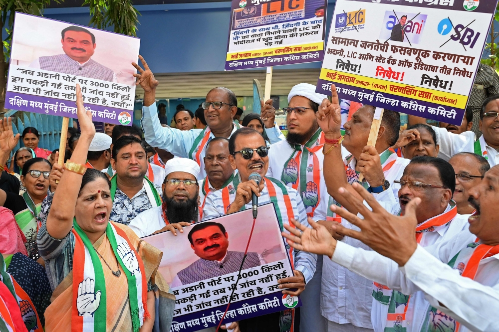 India's Congress party activists take part in a nationwide protest in Mumbai on February 6, 2023, calling for an inquiry into allegations of major accounting fraud at Adani, the country's biggest conglomerate. (Photo by Sujit JAISWAL / AFP)