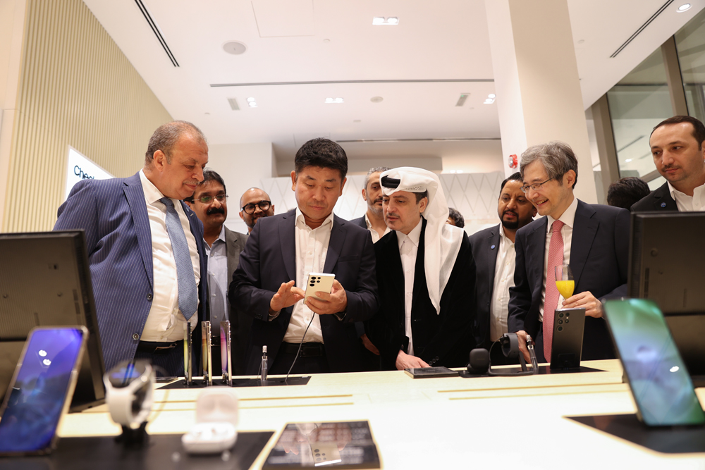 The opening ceremony attended by Adel Ali Bin Ali, Chairman & President of Ali Bin Ali Holding, HE Lee Joon-Ho The ambassador of the Republic of Korea to Qatar, Doohee Lee, President of Samsung Gulf Electronics, Ali Bin Ali Holding’s Business Head for Consumer Electronics Retail and Distribution Ganesh Mithra Parthajee and other top officials from Ali Bin Ali Holding and Samsung Qatar.