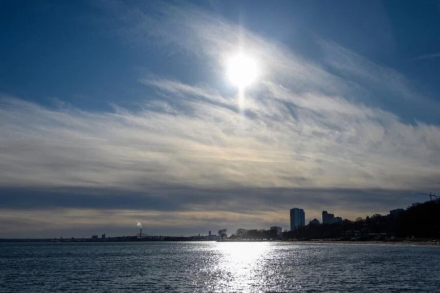 The Federal Aviation Administration announced “temporary flight restrictions” over one of the Great Lakes along the US-Canada border. PHOTO: AFP
