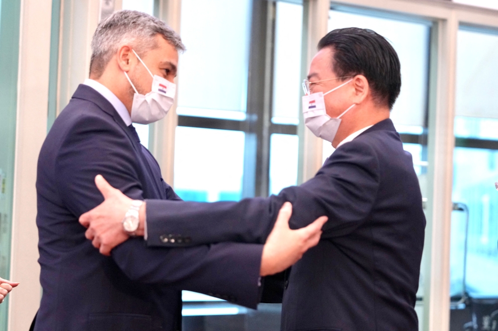 This Taiwan Ministry of Foreign Affairs (MOFA) handout picture taken and released on February 14, 2023 shows Paraguay's President Mario Abdo Benitez (L) greeting Taiwan Foreign Minister Joseph Wu at the Taoyuan International Airport near Taipei. (Photo by Handout / MOFA / AFP)