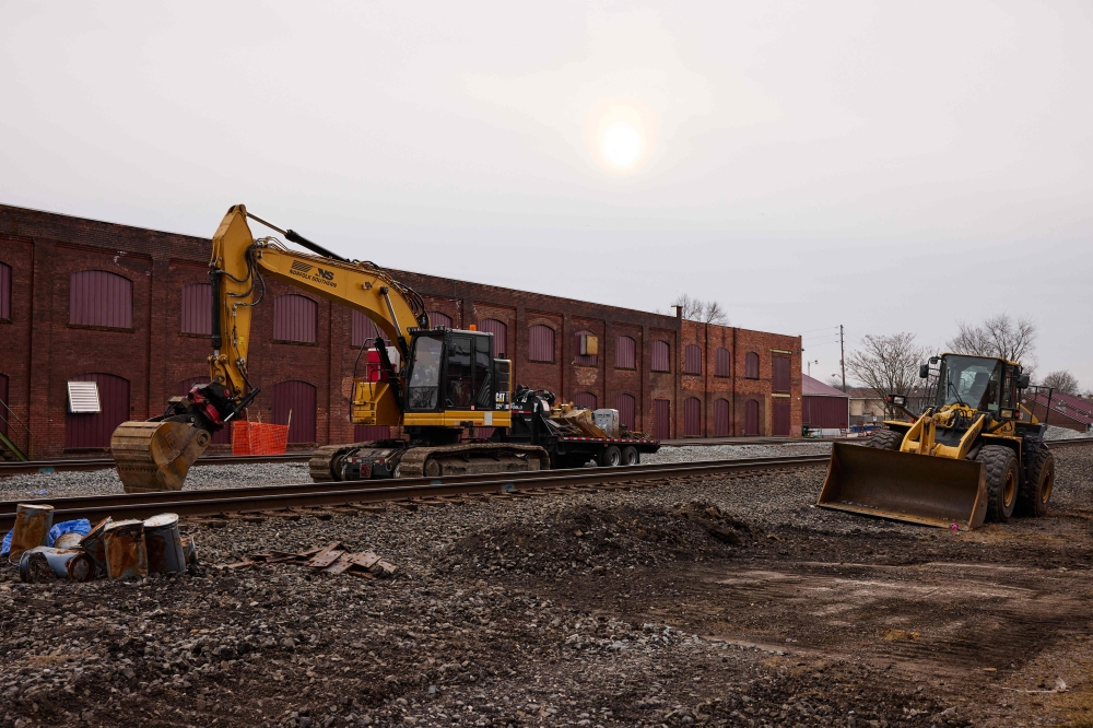 EAST PALESTINE, OH - FEBRUARY 14: Machinery is situated along rail tracks on February 14, 2023 in East Palestine, Ohio. A train operated by Norfolk Southern derailed on February 3, releasing toxic fumes and forcing evacuation of residents. Angelo Merendino/Getty Images/AFP (Photo by Angelo Merendino / GETTY IMAGES NORTH AMERICA / Getty Images via AFP)