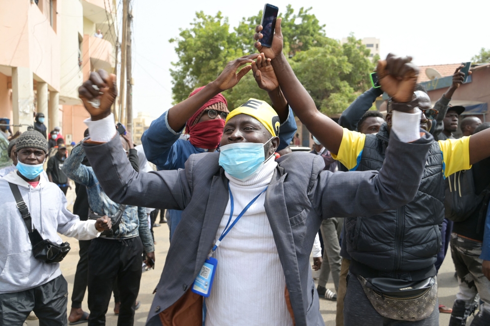Supporters of Senegal's opposition leader Ousmane Sonko demonstrate at the courthouse where his defamation trial against the Senegal Minister of Tourism Mame Mbaye Niang is being held in Dakar on February 16, 2023. (Photo by SEYLLOU / AFP)