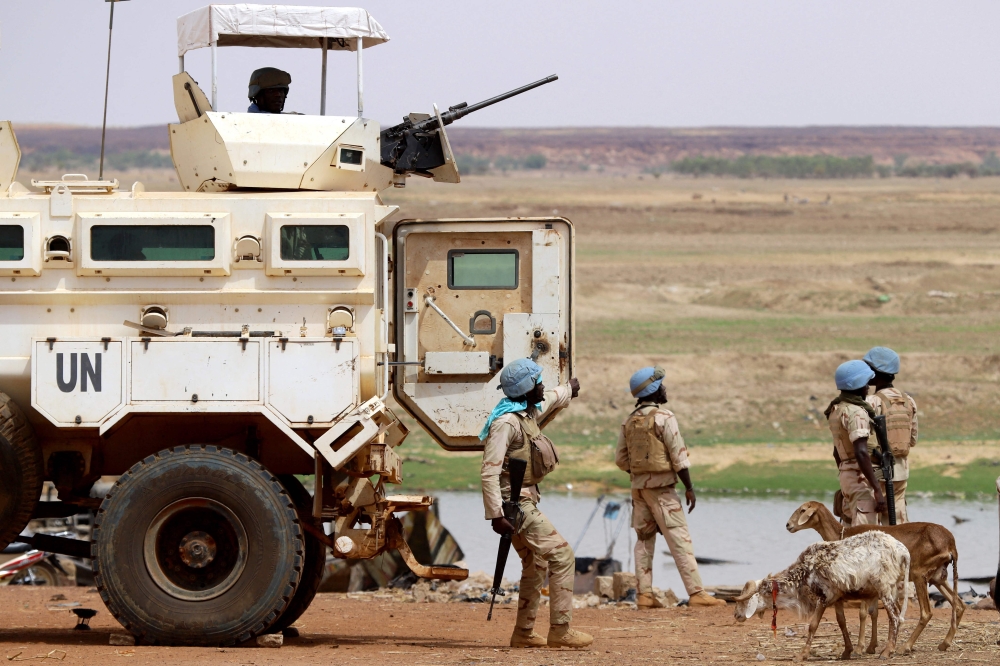 (FILES) In this file photo taken on July 24, 2019 Senegalese soldiers the UN peacekeeping mission in Mali MINUSMA (United Nations Multidimensional Integrated Stabilisation Mission in Mali) dismount an armoured personnel carrier, patrolling in the streets of Gao, a day after suicide bombers in a vehicle painted with UN markings injured one French, several Estonian troops and two Malian civilians in an attack on an international peace-keeping base in Mali. (Photo by Souleymane Ag Anara / AFP)