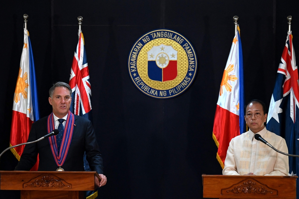 Australia Deputy Prime Minister and Defense Minister Richard Marles (L) and Philippine Secretary of Defense Carlito Galvez Jr attend a joint press conference at Camp Aguinaldo in Quezon City on February 22, 2023. (Photo by JAM STA ROSA / AFP)
