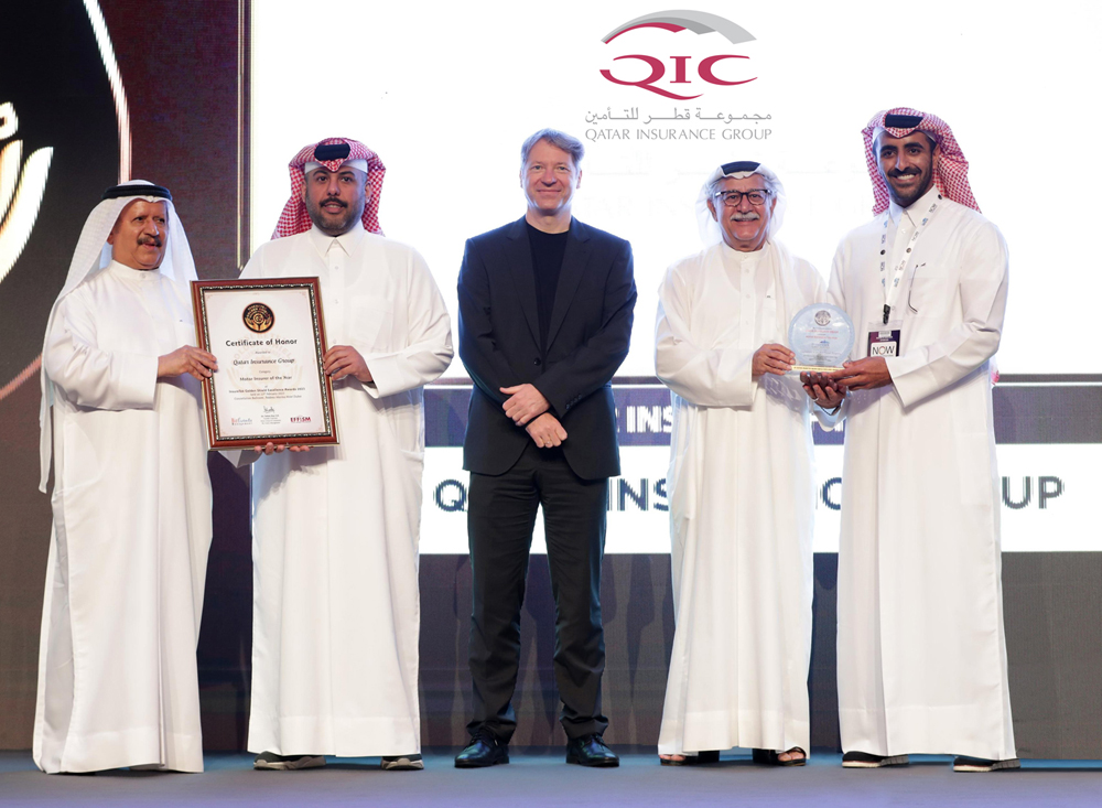 QIC representatives receiving the award.