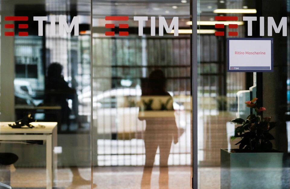 File photo: The Telecom Italia logo is seen at its headquarters in Rome, Italy November 22, 2021. REUTERS/Yara Nardi

